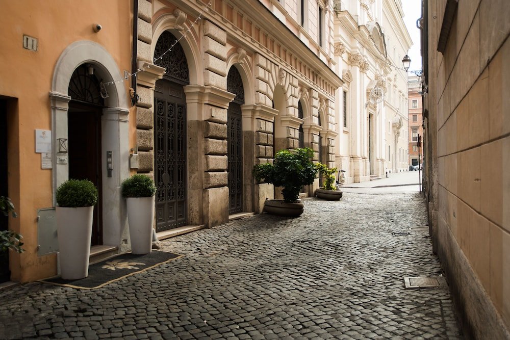 Imperium Suite Navona - Tap to explore photos