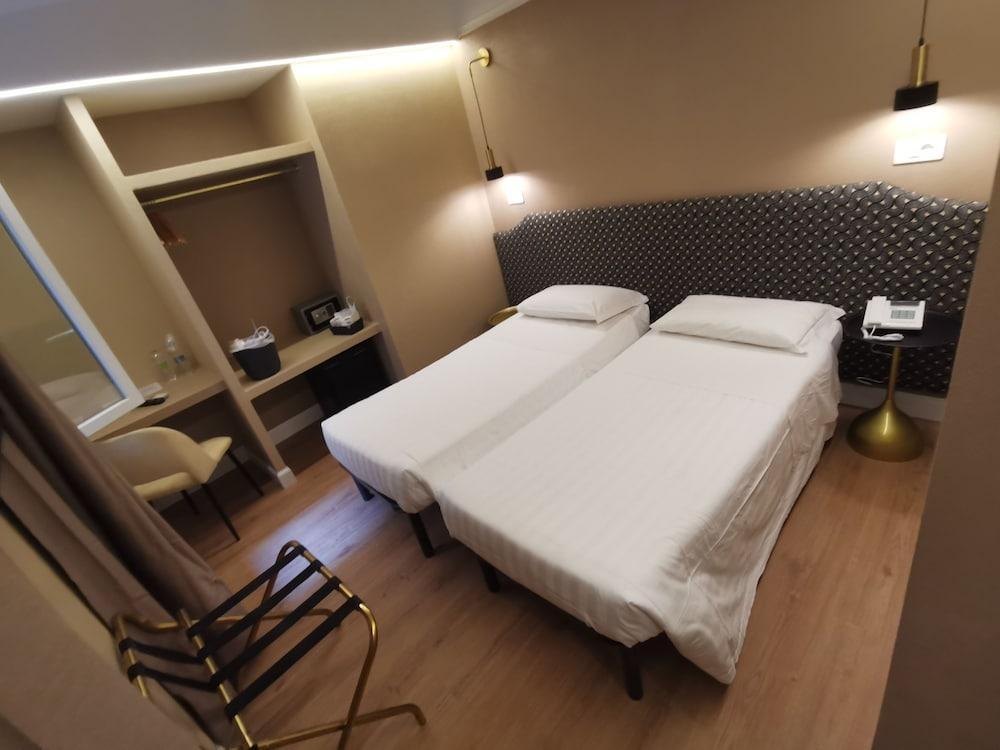 Hotel Fiori Room Type - Deluxe Double or Twin Room