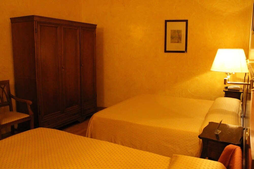 Hotel Fiori Room Type - Classic Triple Room