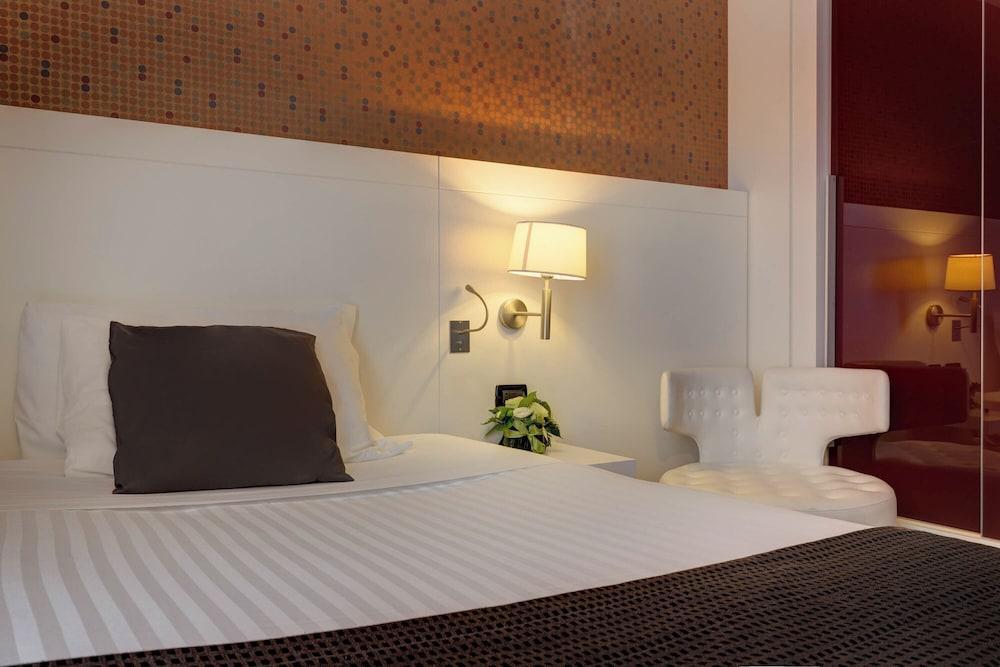 iH Hotels Roma Z3 - Tap to explore photos