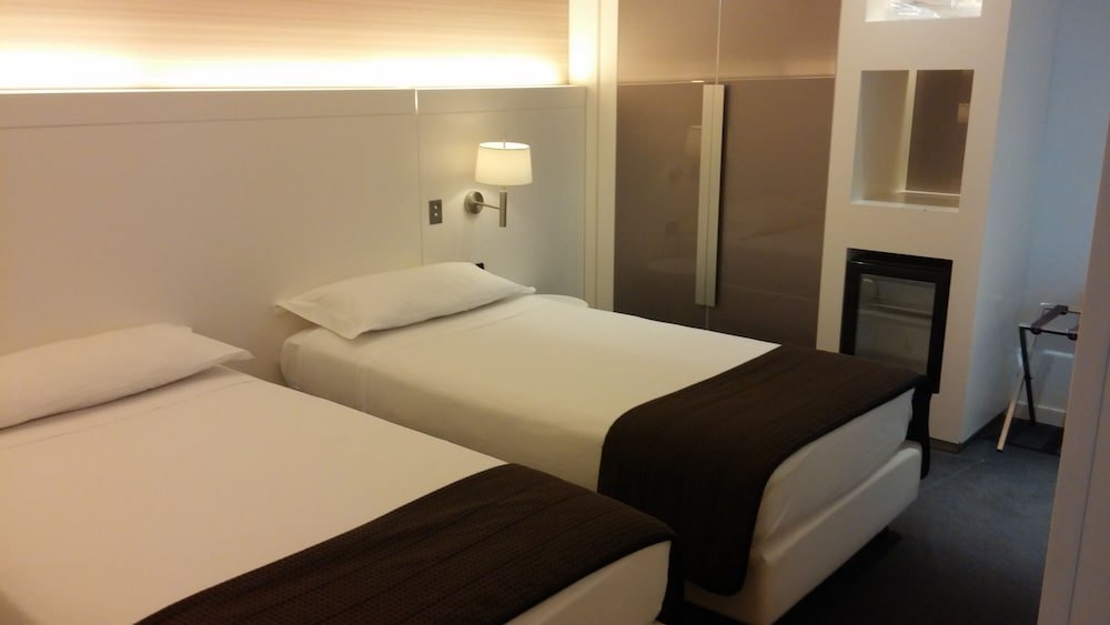 iH Hotels Roma Z3 - Tap to explore photos