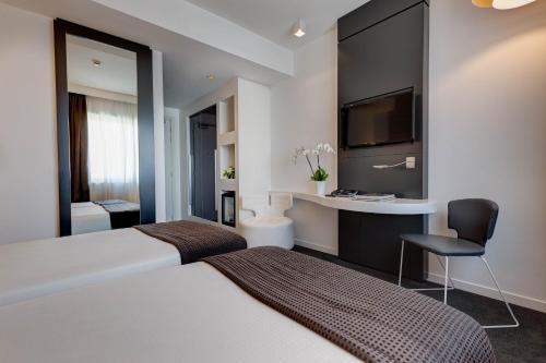 iH Hotels Roma Z3 - Tap to explore photos