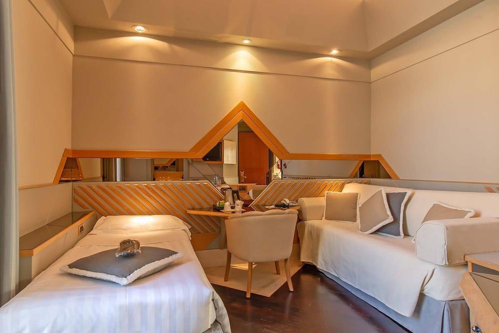 Hotel Isa Room Type - Basic Twin Room