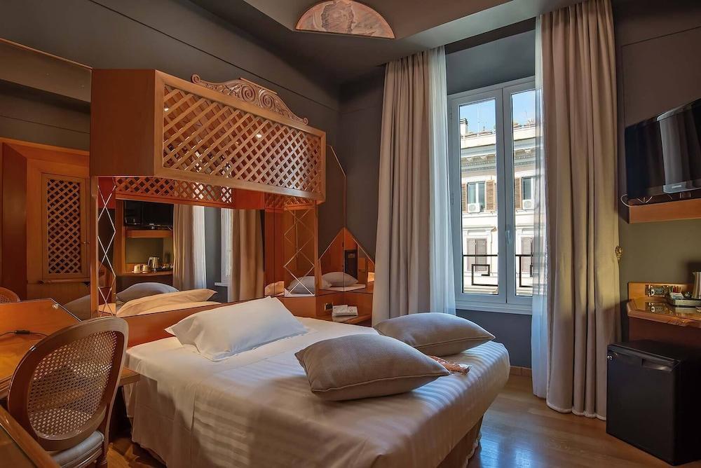 Hotel Isa Room Type - Standard Double Room