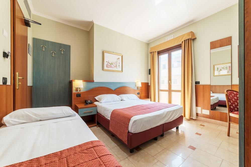 Hotel Riviera Fiumicino Room Type - Triple room with balcony Hotel Riviera Fiumicino Room Type - Triple room with balcony