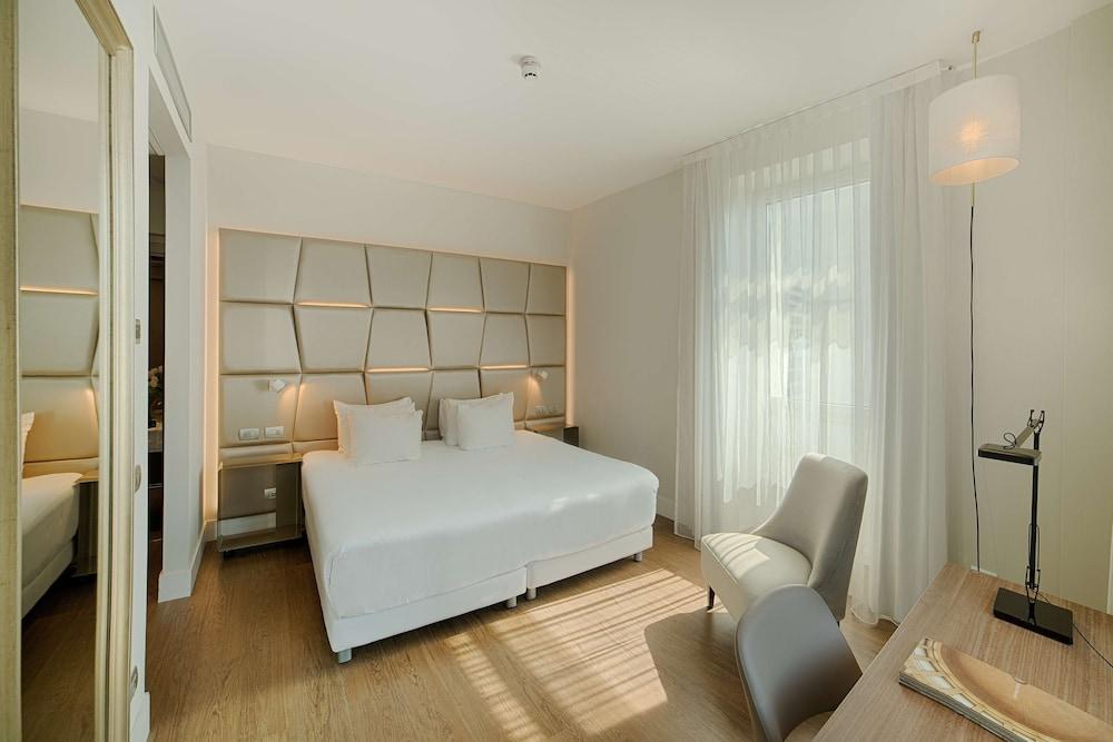 NH Collection Roma Centro Room Type - Premium room with view