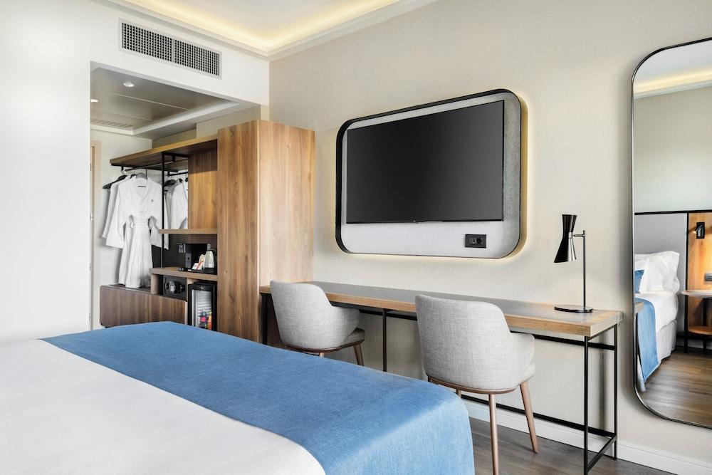 Barceló Roma Room Type - Deluxe Room (with Extra Bed | 2A 1C)