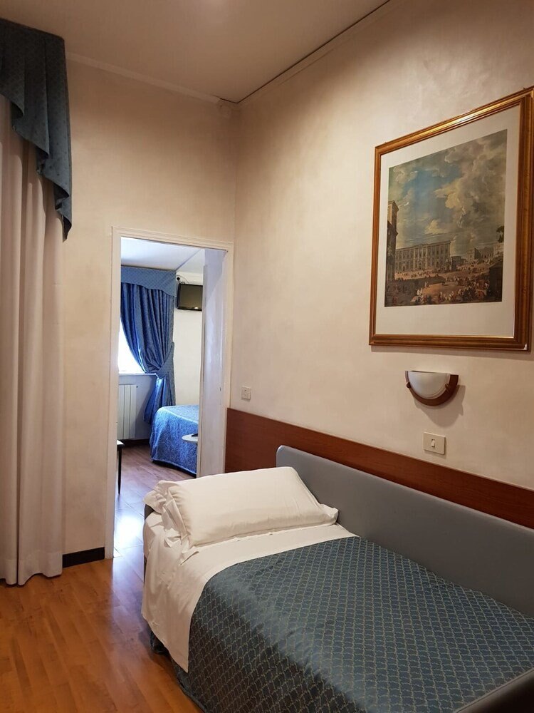 Hotel Julia Room Type - Superior Triple Room Hotel Julia Room Type - Superior Triple Room