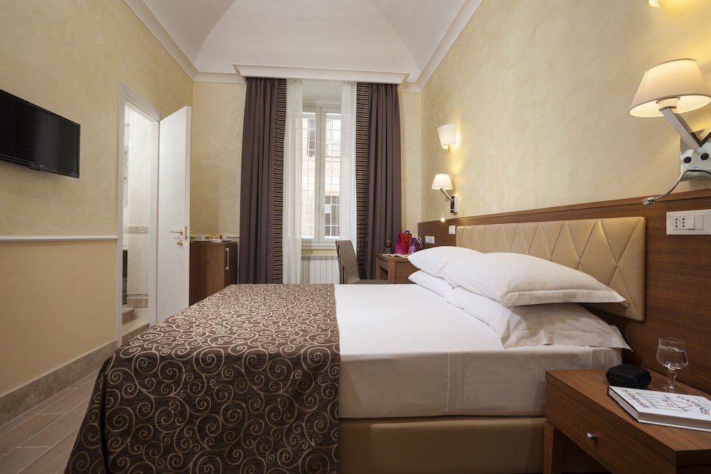 Kennedy Hotel - Tap to explore photos