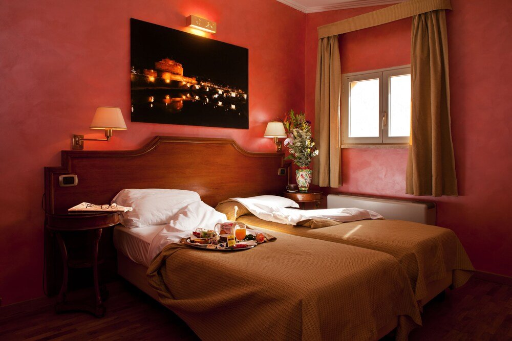 Hotel Kent Room Type - Triple Room Hotel Kent Room Type - Triple Room