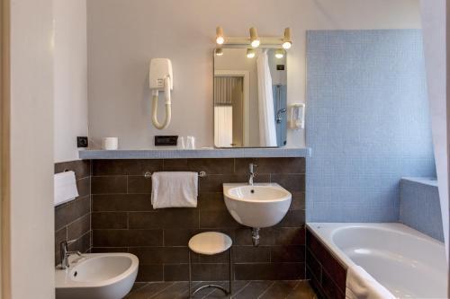 Hotel King Room Type - Triple Room Hotel King Room Type - Triple Room