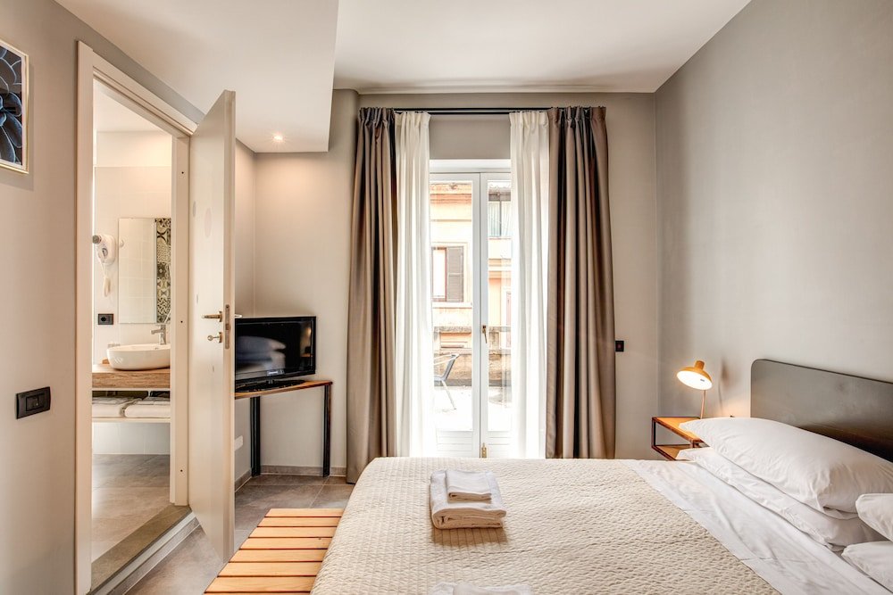 Hotel King Room Type - Superior Double or Twin Room, Balcony