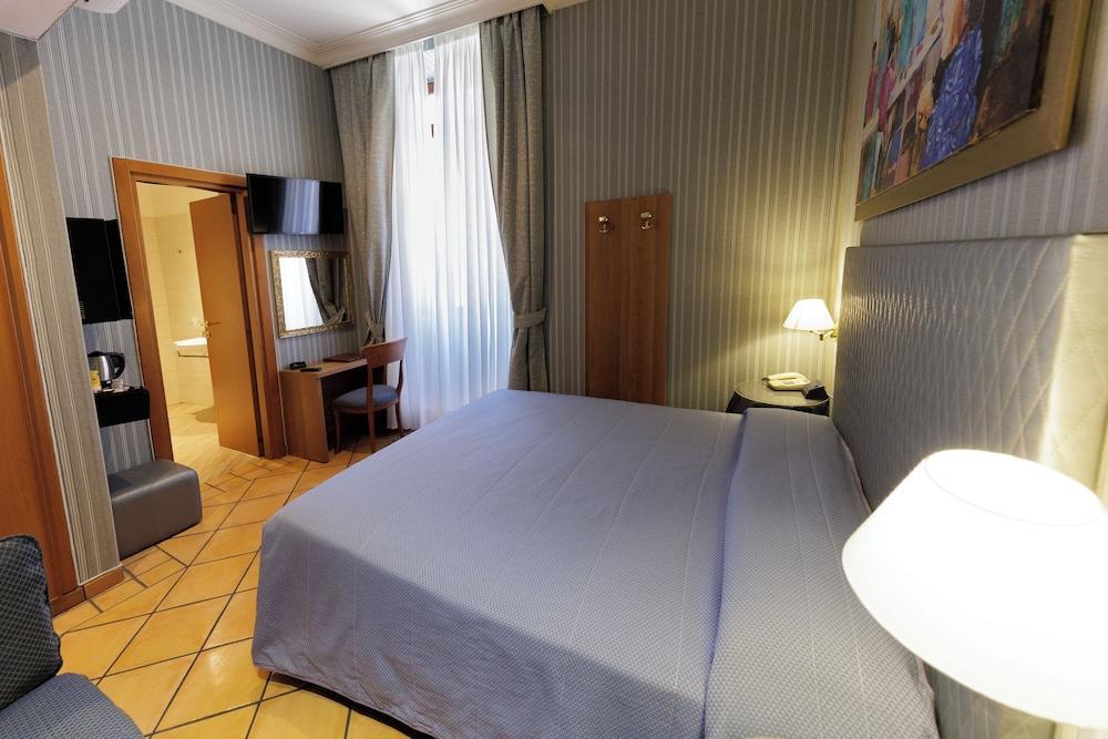Hotel Lirico Room Type - Triple Room