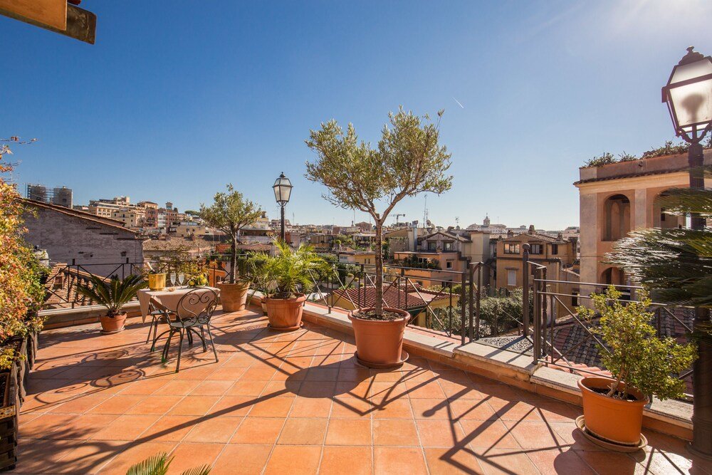 Hotel La Lumiere di Piazza di Spagna - Tap to explore photos