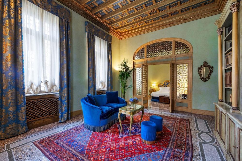 Hotel Locarno Room Type - Suite, Balcony, City View
