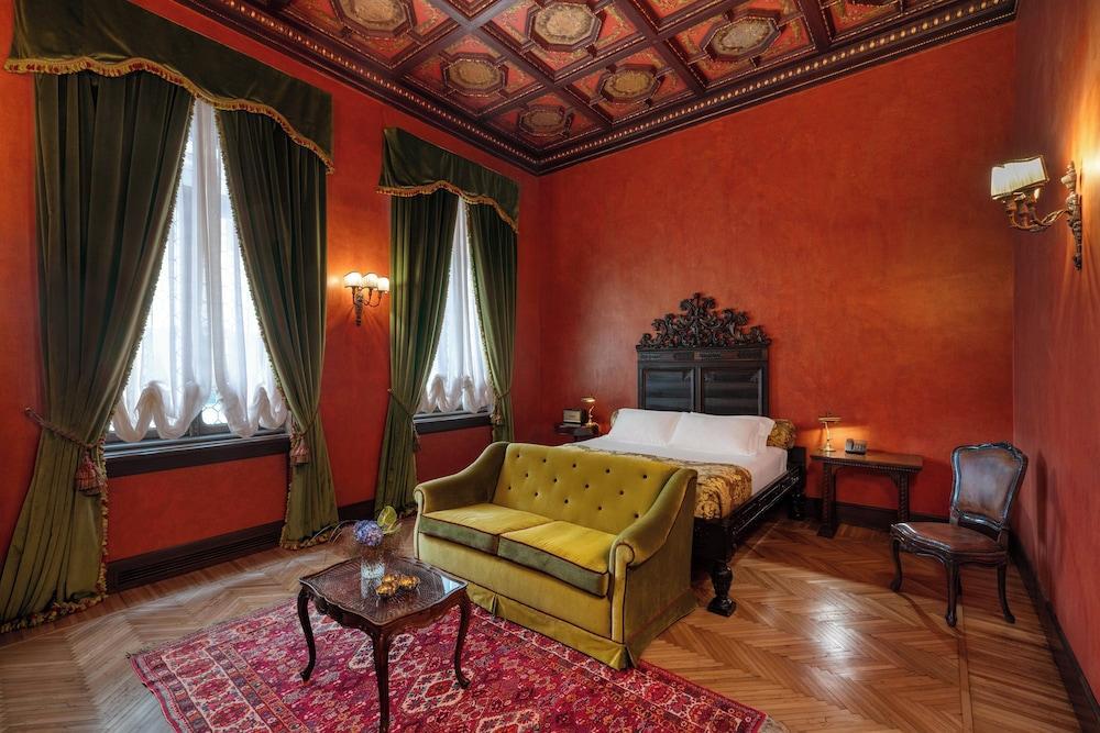 Hotel Locarno Room Type - Premier Double Room, 1 Queen Bed