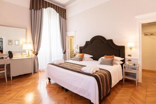 Bettoja Hotel Massimo D'Azeglio Room Type - Deluxe Double or Twin Room Bettoja Hotel Massimo D'Azeglio Room Type - Deluxe Double or Twin Room
