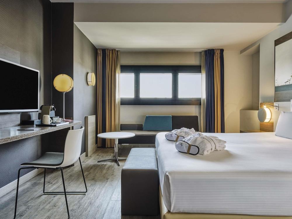 Mercure Roma Centro Colosseo Room Type - Double Room (Privilege) Mercure Roma Centro Colosseo Room Type - Double Room (Privilege)
