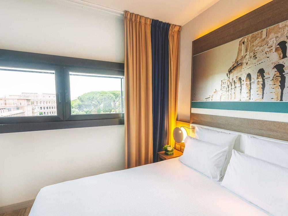 Mercure Roma Centro Colosseo Room Type - Superior Double Room, View (COLOSSEUM VIEW)
