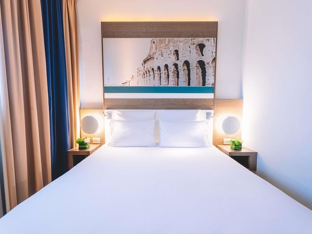 Mercure Roma Centro Colosseo Room Type - Superior Double Room, 1 Double Bed
