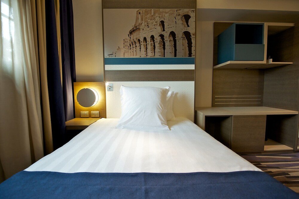 Mercure Roma Centro Colosseo - Tap to explore photos