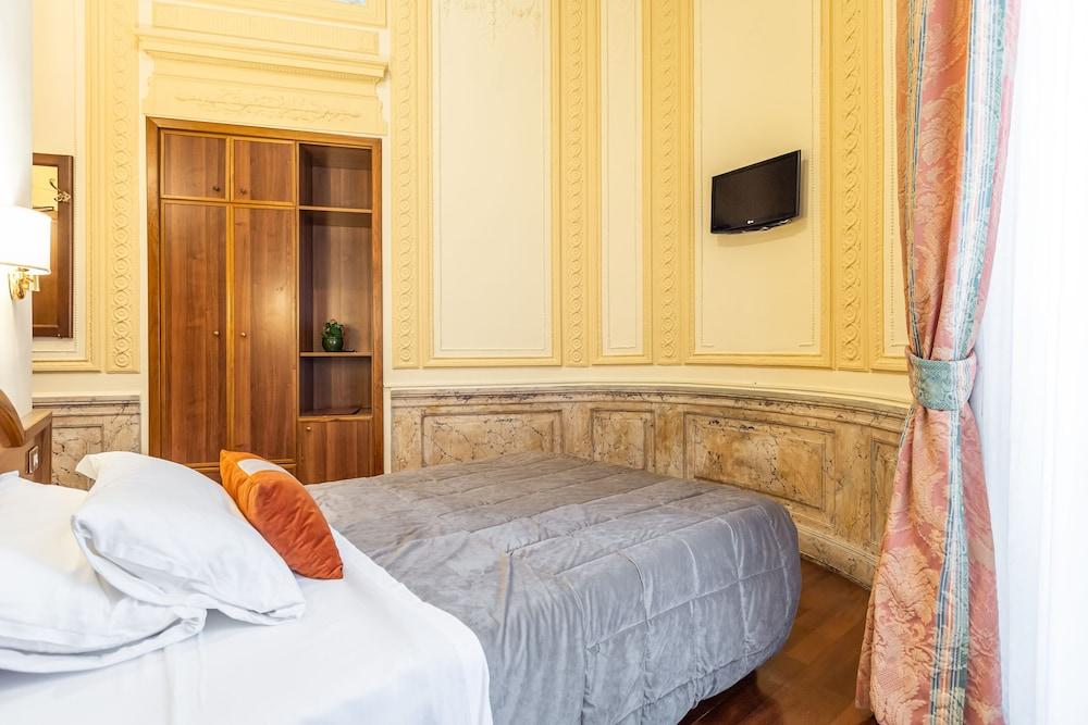 Hotel Medici Room Type - Twin Small