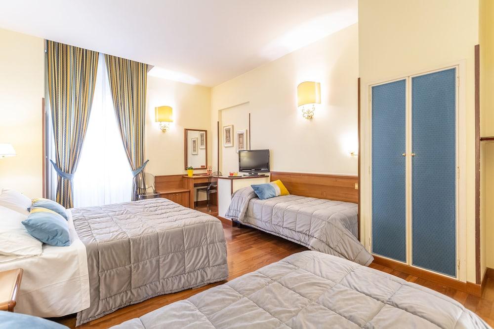 Hotel Medici Room Type - Classic Quadruple Room Hotel Medici Room Type - Classic Quadruple Room