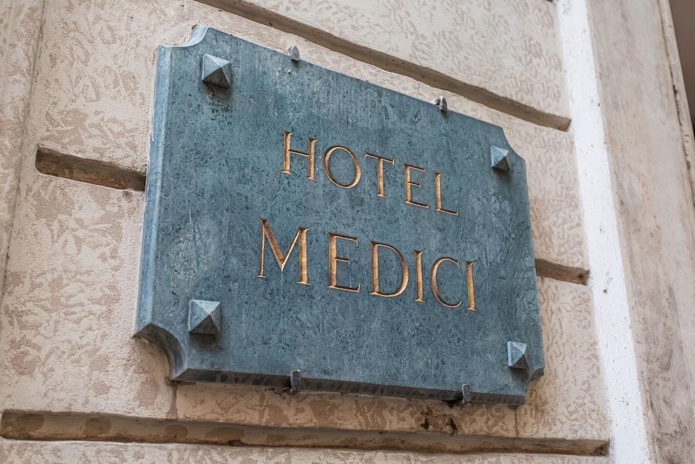 Hotel Medici - Tap to explore photos