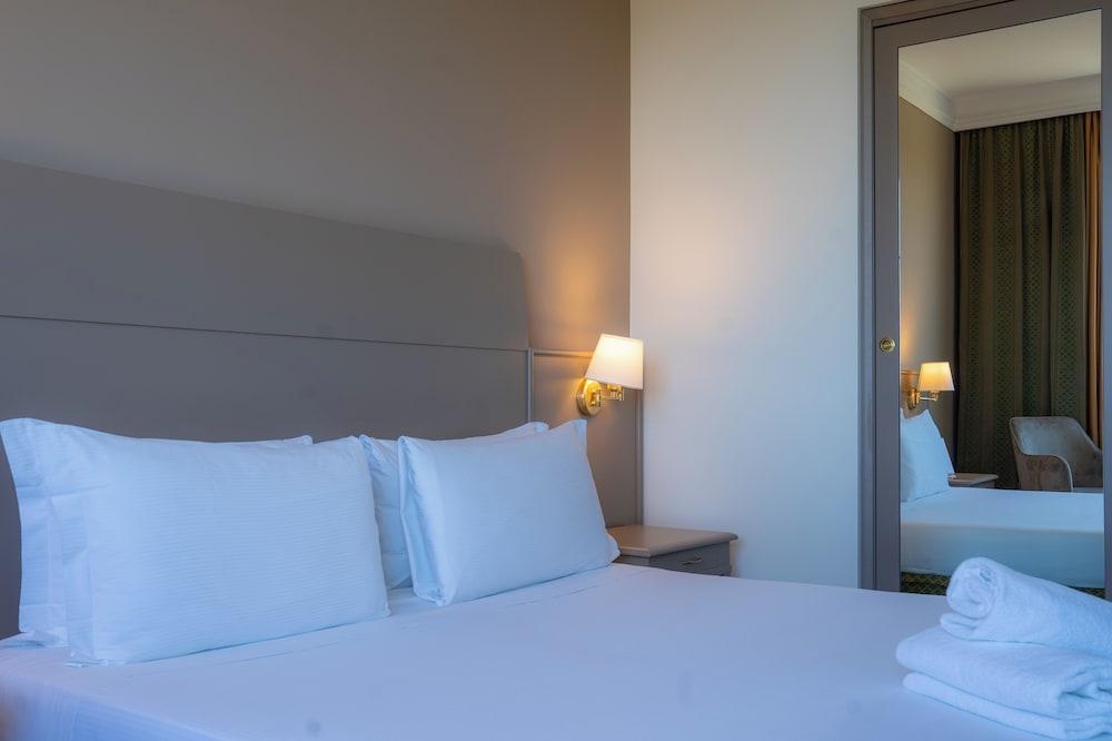 Hotel Roma Aurelia Antica Room Type - Triple Room Hotel Roma Aurelia Antica Room Type - Triple Room