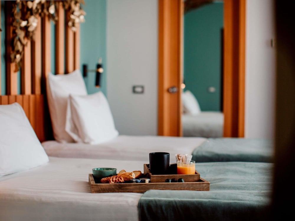Mercure Roma Corso Trieste - Tap to explore photos