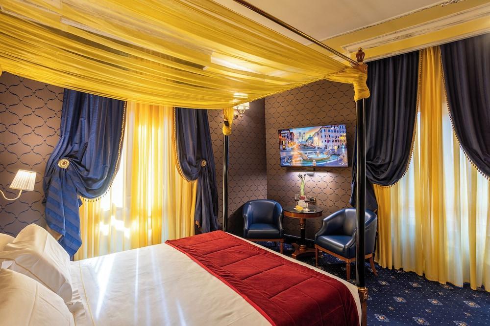 Hotel Manfredi Suite in Rome Room Type - Deluxe Triple Room