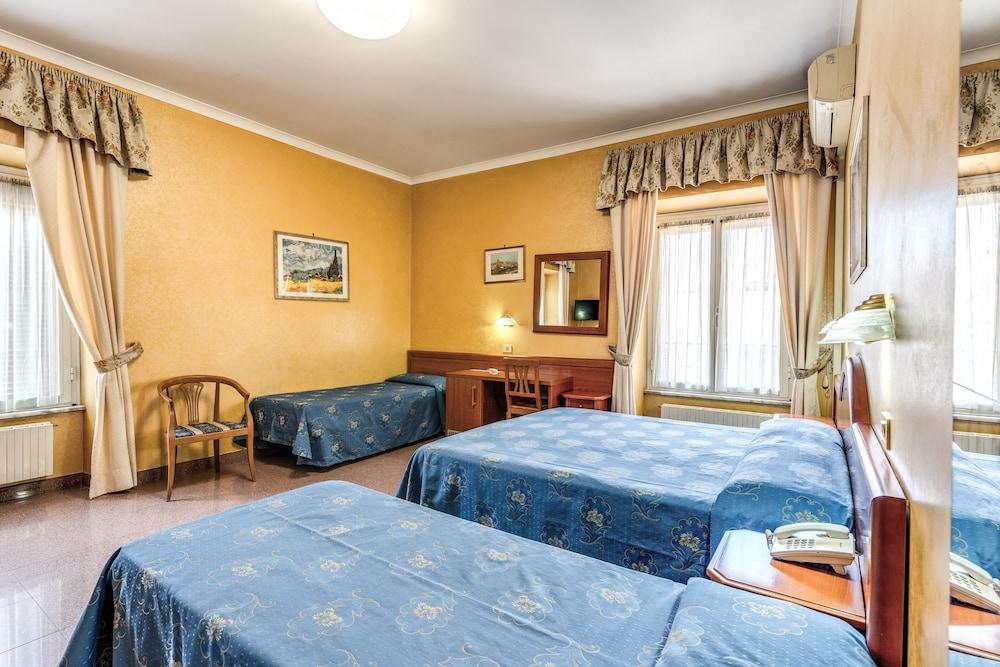 Hotel Milo Room Type - Standard Triple Room