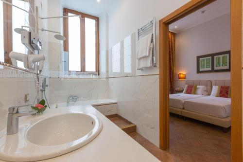 Hotel Milton Roma - Tap to explore photos