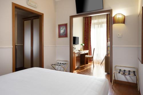 Hotel Milton Roma - Tap to explore photos