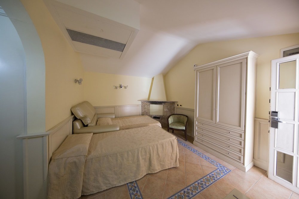Mancini Park Hotel Room Type - Quadruple Room