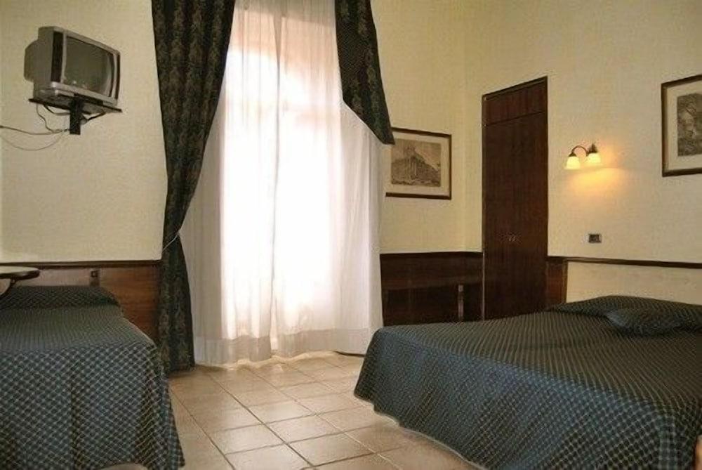 Hotel Nardizzi Americana Room Type - Triple Room Hotel Nardizzi Americana Room Type - Triple Room