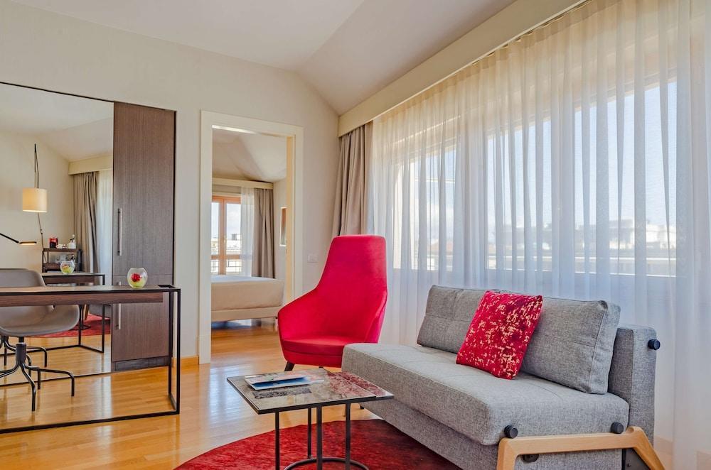 NH Collection Roma Giustiniano Room Type - Junior Suite (Extra Bed 2 adults + 1 child) NH Collection Roma Giustiniano Room Type - Junior Suite (Extra Bed 2 adults + 1 child)