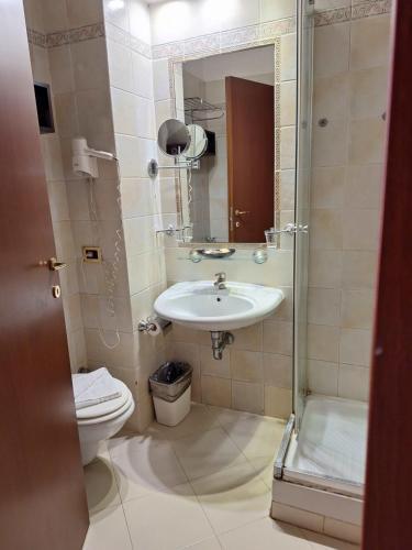 Hotel Nizza Roma - Tap to explore photos