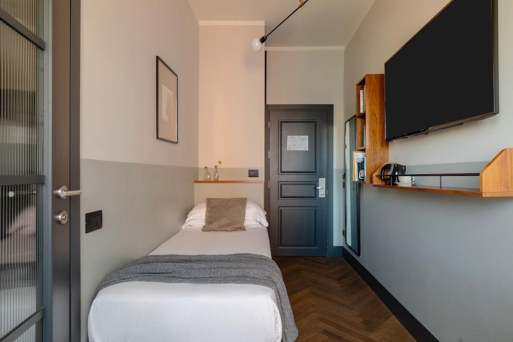 c-hotels Club House Roma - Tap to explore photos