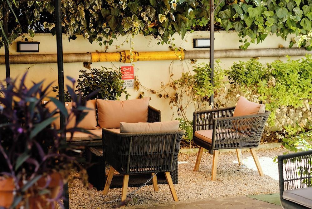 c-hotels Club House Roma - Tap to explore photos