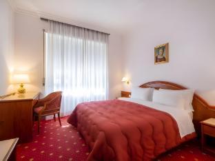 Quality Hotel Nova Domus - Tap to explore photos