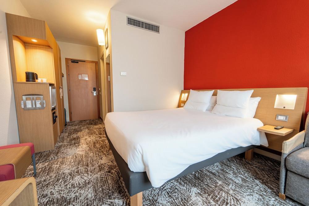 Novotel Roma Est - Tap to explore photos