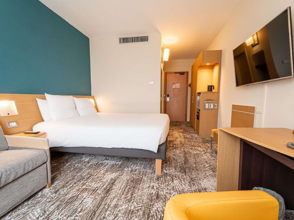 Novotel Roma Est Room Type - Superior Room with Double Bed Novotel Roma Est Room Type - Superior Room with Double Bed