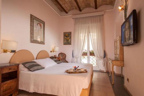Hotel Sant'Angelo - Tap to explore photos