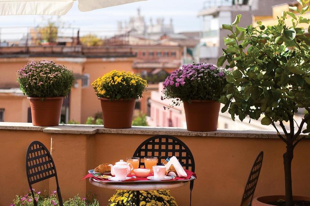 Hotel Novecento - Tap to explore photos