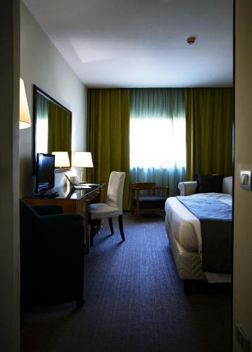 BV Oly Hotel - Tap to explore photos