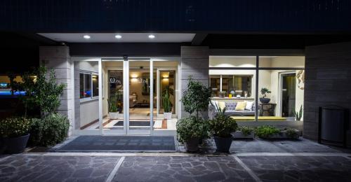 BV Oly Hotel - Tap to explore photos