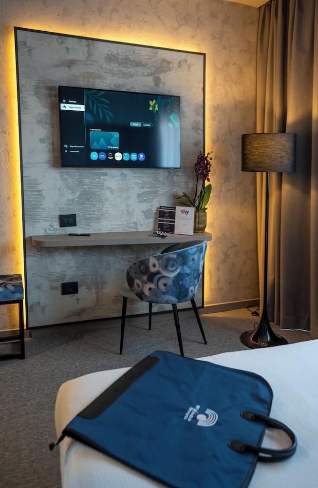 BV Oly Hotel Room Type - Deluxe Room