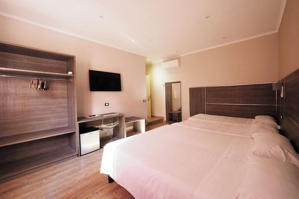 Hotel Osimar Room Type - Quadruple Room Hotel Osimar Room Type - Quadruple Room