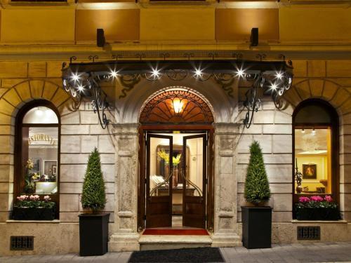 Albergo Ottocento - Tap to explore photos